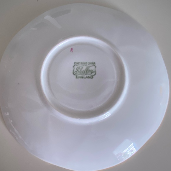 EUC Vtg Shelley Fine Bone China Teacup and Saucer in the Pattern “Rambler Rose” - Picture 12 of 12